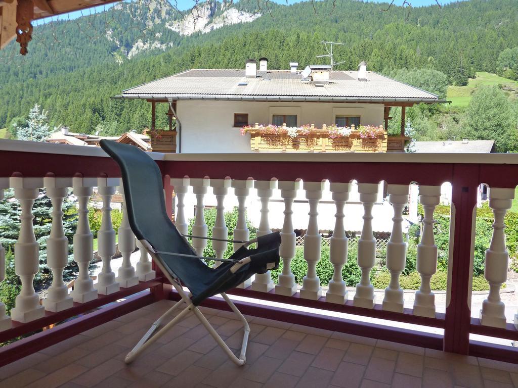 Appartamenti Majon Sotroi Campitello di Fassa Rum bild