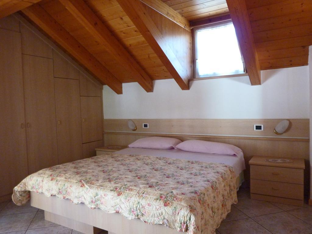 Appartamenti Majon Sotroi Campitello di Fassa Rum bild
