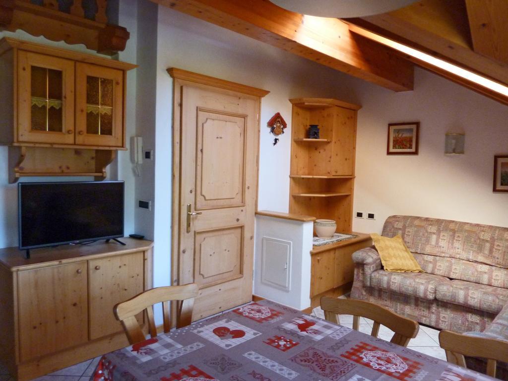 Appartamenti Majon Sotroi Campitello di Fassa Rum bild
