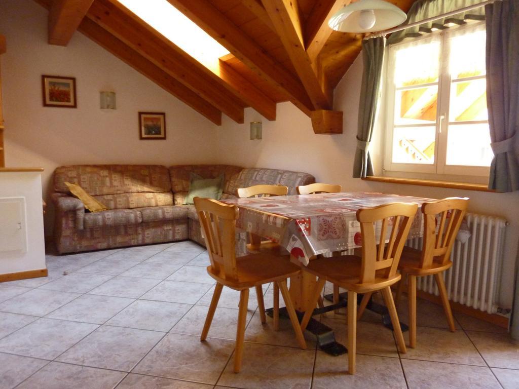 Appartamenti Majon Sotroi Campitello di Fassa Rum bild